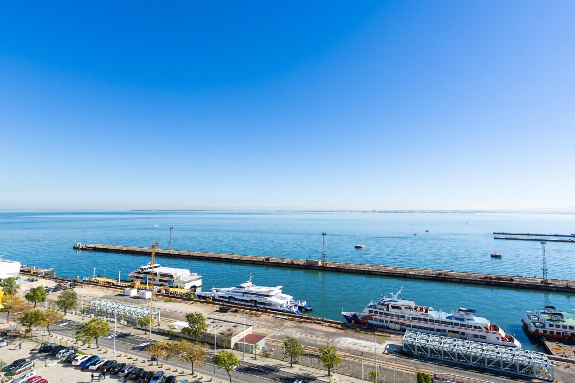 Cacilhas Riverview! Almada Exterior photo
